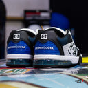 Tenis DC Versatile White Black Blue XWKB