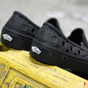 Trek Vans Surf Slip On Black