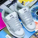 Tenis Globe Tilt Triple Grey