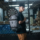 Mochila Mayas Script Gris con Porta Tablas