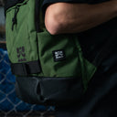 Mochila Mayas Script Verde con Porta Tablas