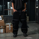 Pantalon Benzaa Negro Hilo Blanco Etiqueta Amarilla