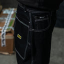Pantalon Benzaa Negro Hilo Blanco Etiqueta Amarilla