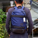 Mochila Mayas Script Azul con Porta Tablas