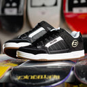 Tenis Globe Tilt Black White Stitch